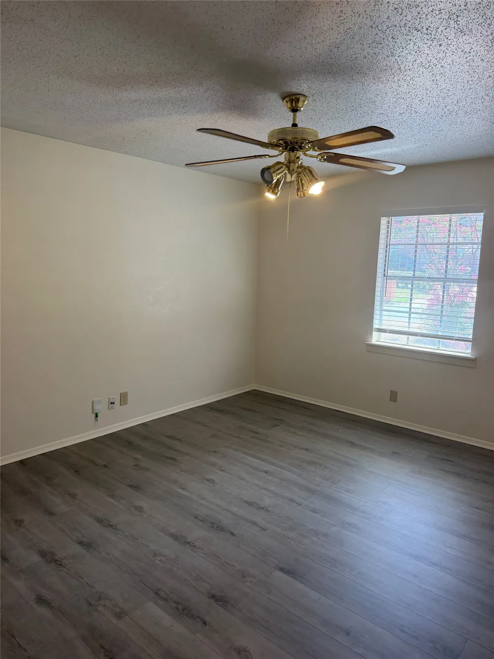 832 Overhill Drive Hurst, TX 76053