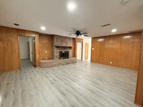 832 Overhill Drive