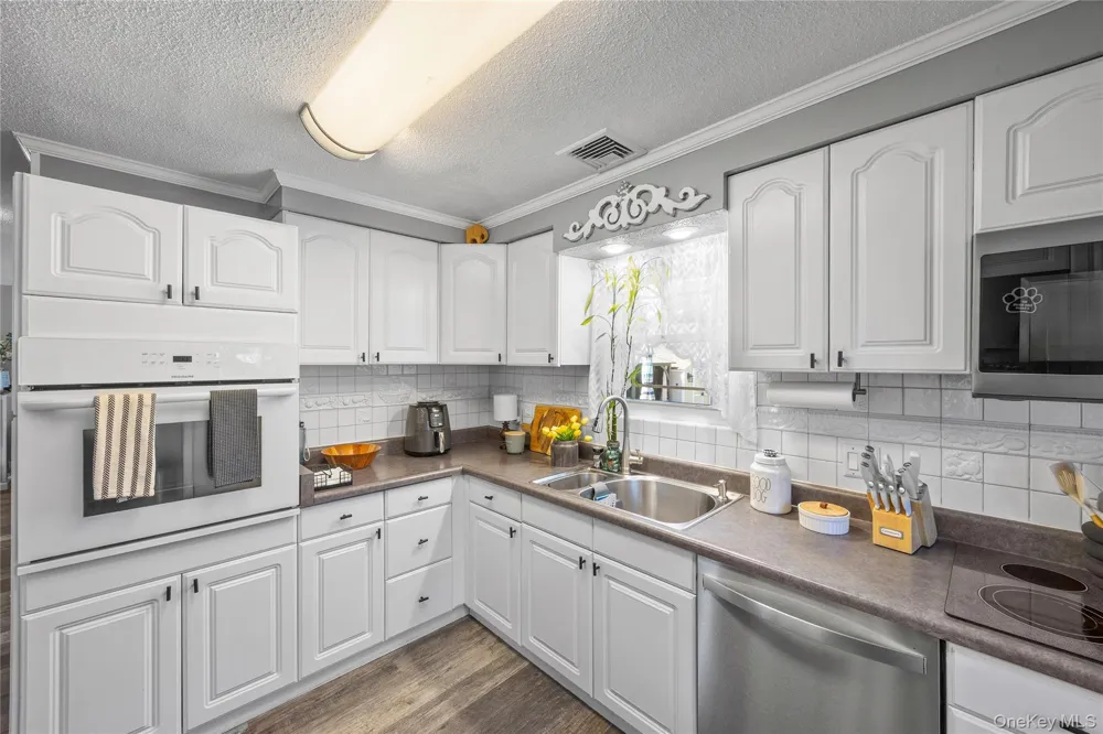 1430 12th Street West Babylon, NY 11704