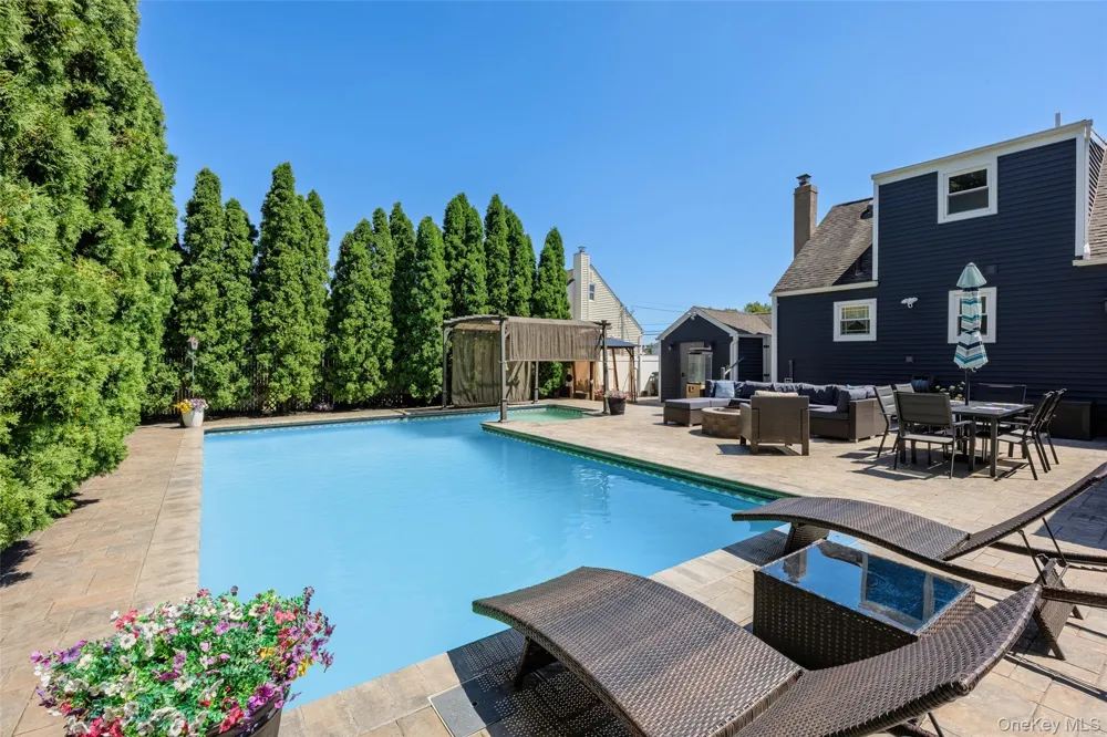 1430 12th Street West Babylon, NY 11704