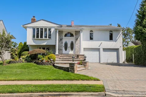 3529 Daniel Crescent