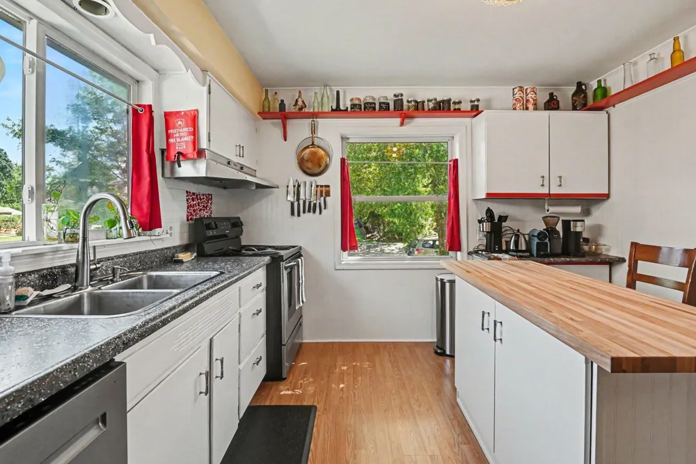 147 W 29th Street Holland, MI 49423