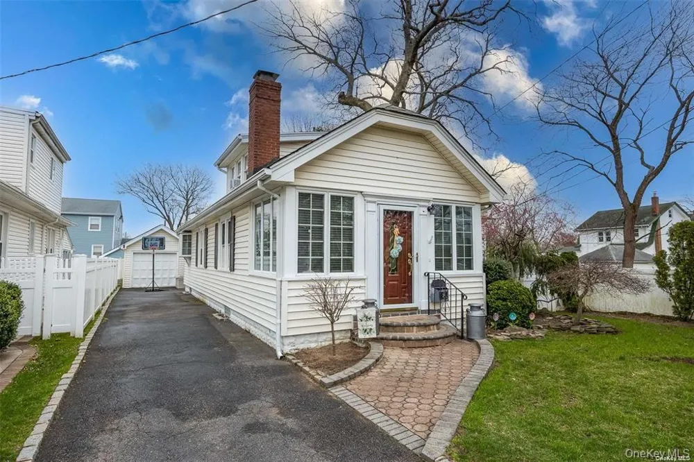 18 Yale Place Lynbrook, NY 11563