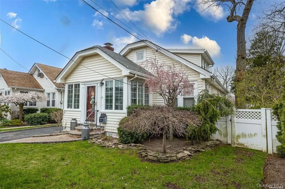 18 Yale Place Lynbrook, NY 11563