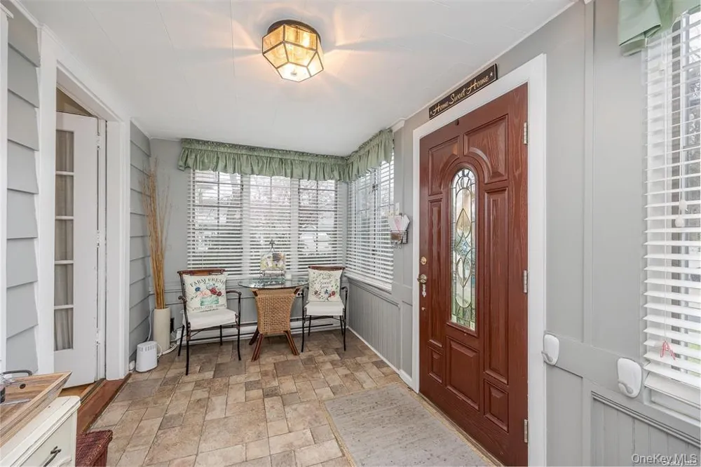 18 Yale Place Lynbrook, NY 11563