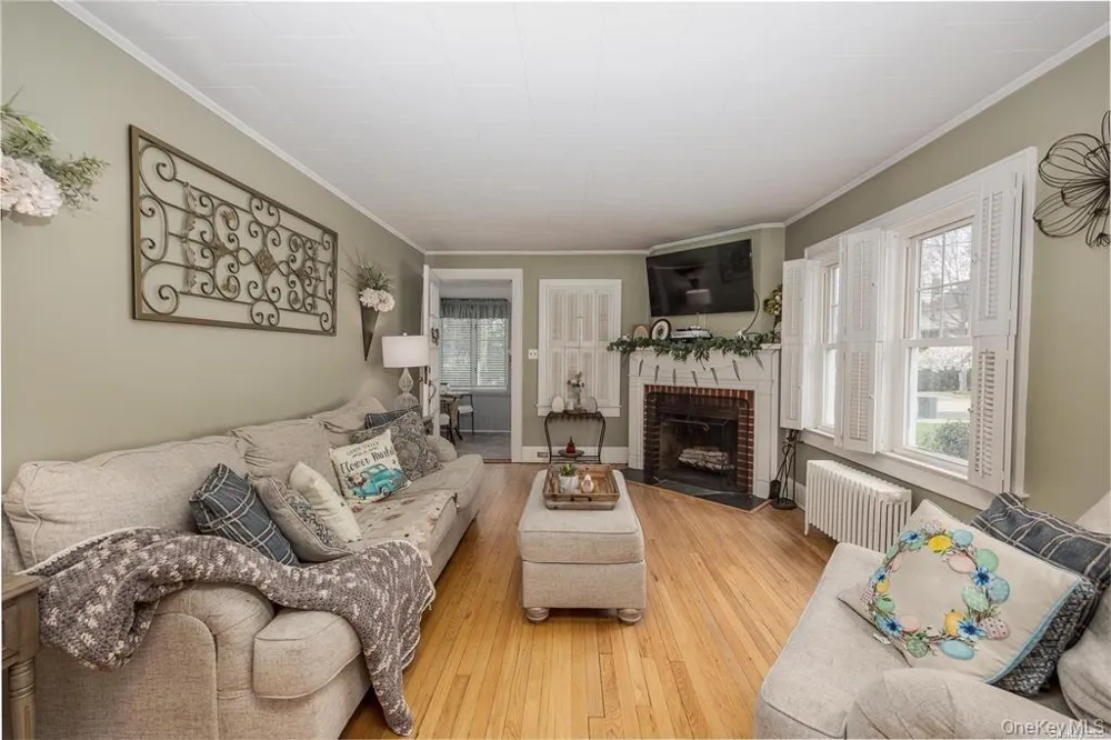 18 Yale Place Lynbrook, NY 11563