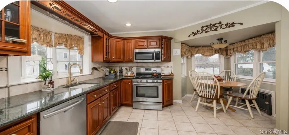 18 Yale Place Lynbrook, NY 11563