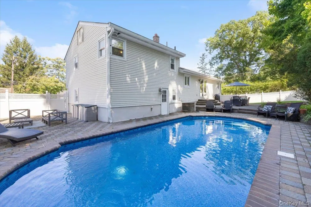 8 Foxwood Avenue Suffern, NY 10901