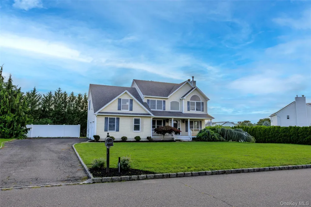 63 Nicholas Way Baiting Hollow, NY 11933