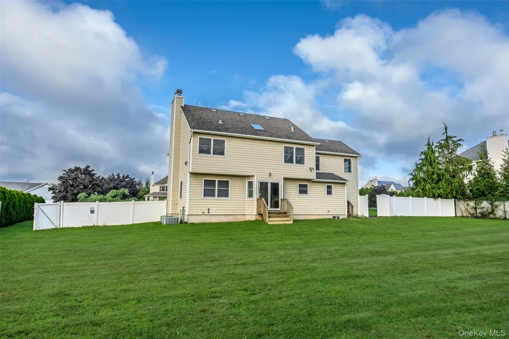 63 Nicholas Way Baiting Hollow, NY 11933