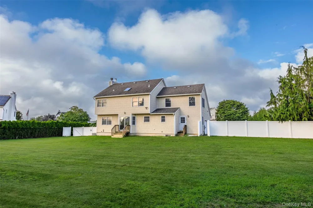 63 Nicholas Way Baiting Hollow, NY 11933