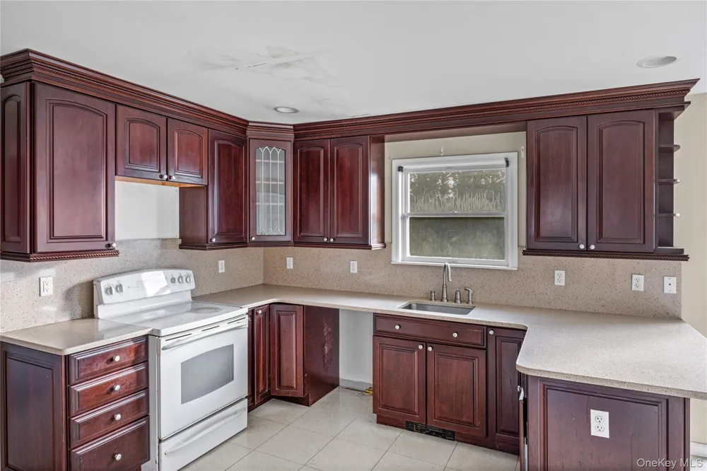 63 Nicholas Way Baiting Hollow, NY 11933