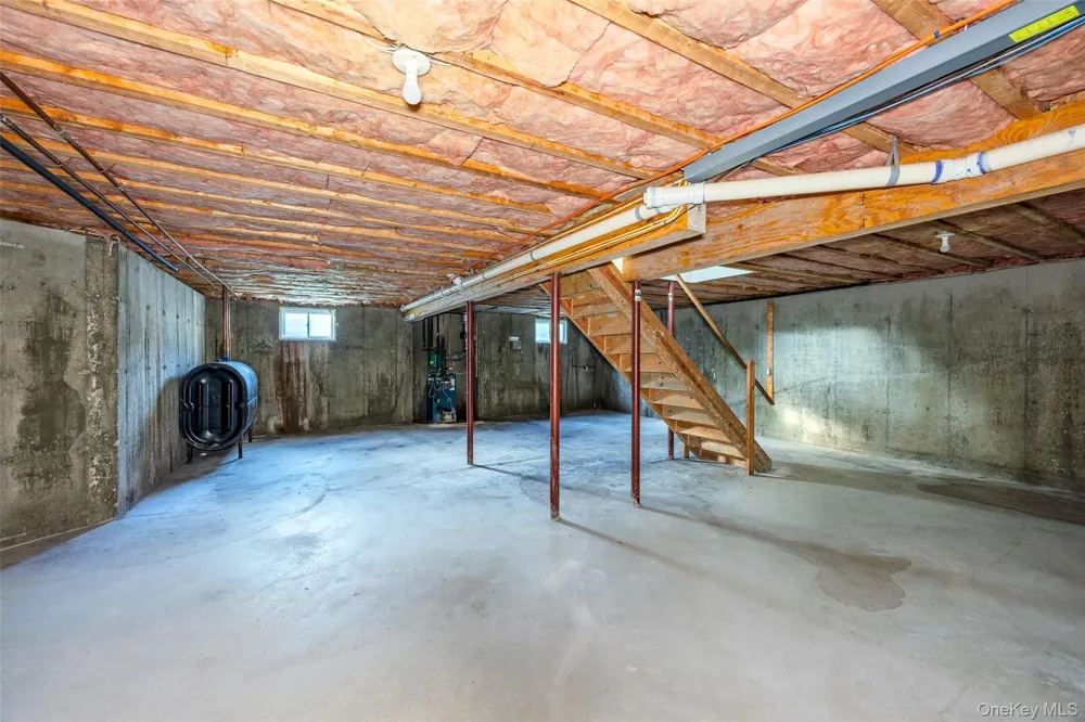 63 Nicholas Way Baiting Hollow, NY 11933