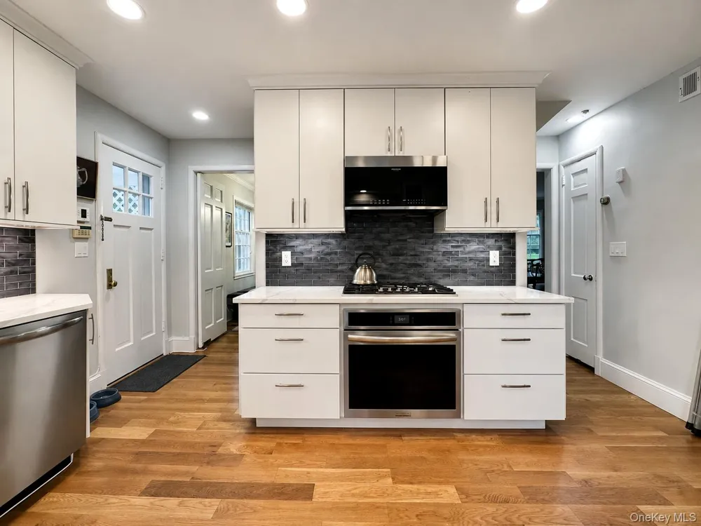 31 Griffen Avenue Scarsdale, NY 10583