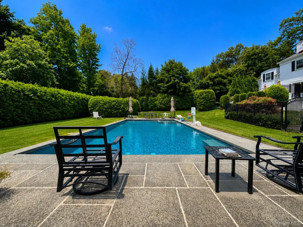 31 Griffen Avenue Scarsdale, NY 10583