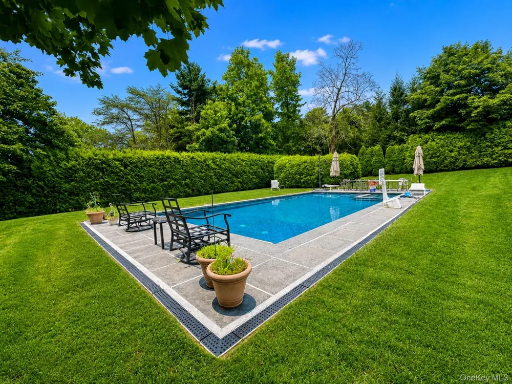 31 Griffen Avenue Scarsdale, NY 10583