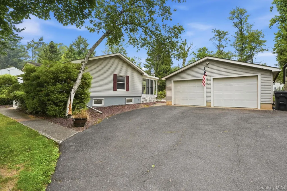 4 Seneca Lane Milton, NY 12547