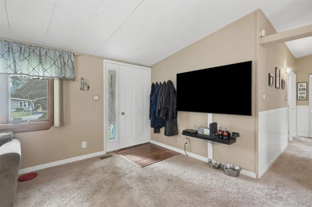 4 Seneca Lane Milton, NY 12547
