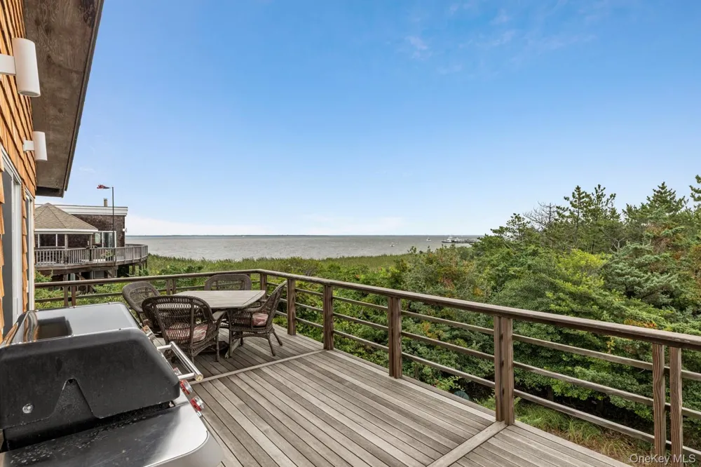 31 E End Walk Atlantique, NY 11706