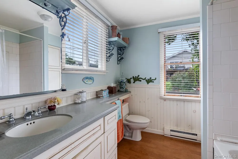31 E End Walk Atlantique, NY 11706