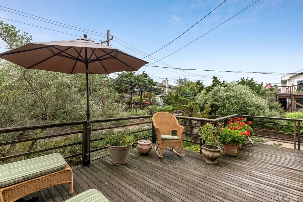 31 E End Walk Atlantique, NY 11706