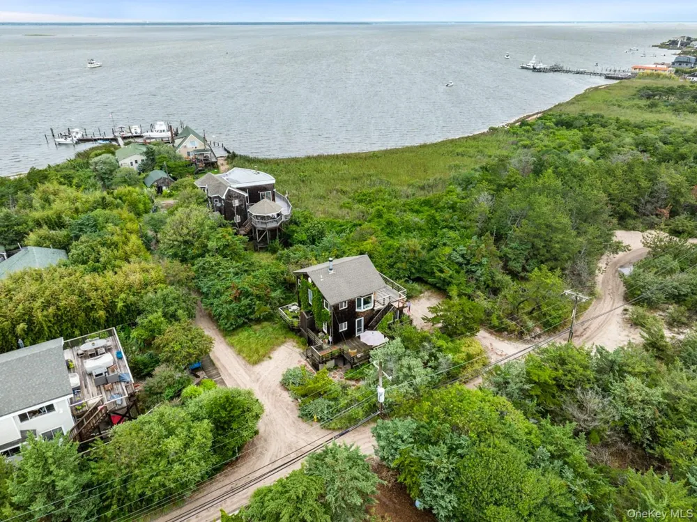 31 E End Walk Atlantique, NY 11706