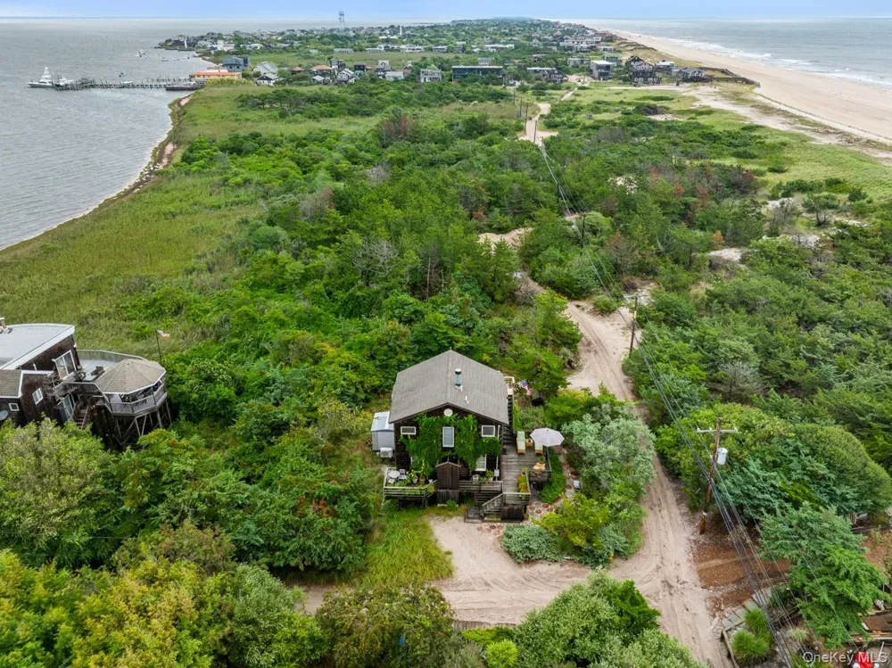 31 E End Walk Atlantique, NY 11706