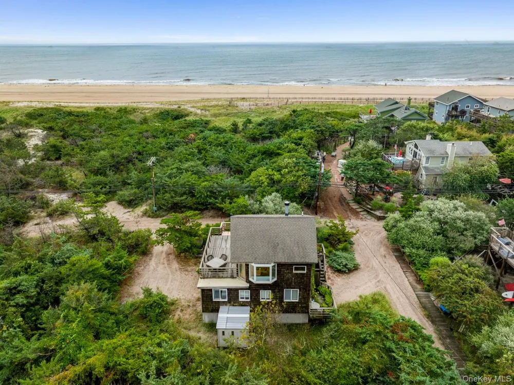 31 E End Walk Atlantique, NY 11706
