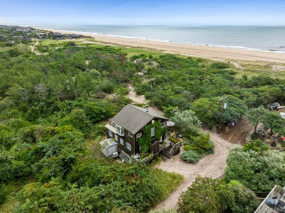 31 E End Walk Atlantique, NY 11706