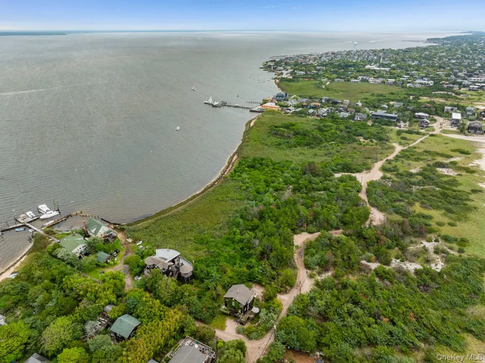 31 E End Walk Atlantique, NY 11706