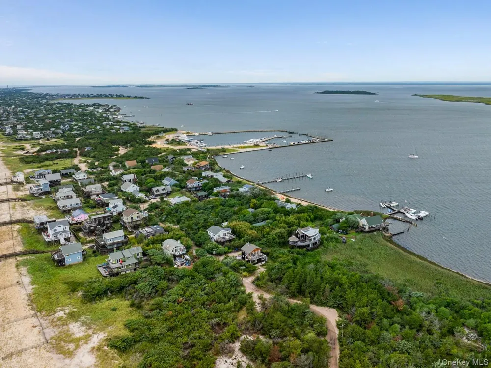 31 E End Walk Atlantique, NY 11706