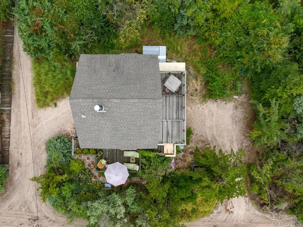 31 E End Walk Atlantique, NY 11706