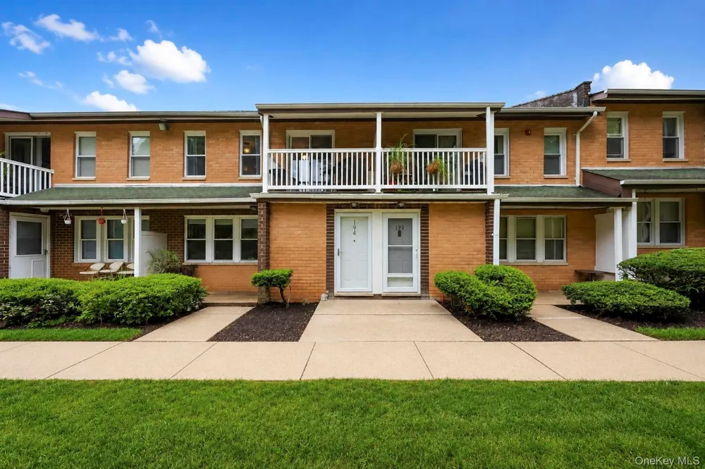 194 Artist Lake Drive #194 Middle Island, NY 11953