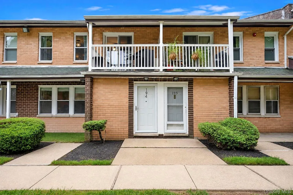 194 Artist Lake Drive #194 Middle Island, NY 11953