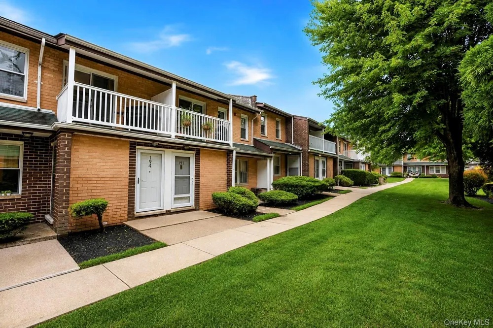 194 Artist Lake Drive #194 Middle Island, NY 11953