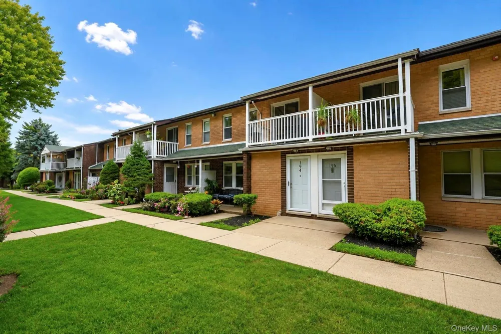 194 Artist Lake Drive #194 Middle Island, NY 11953