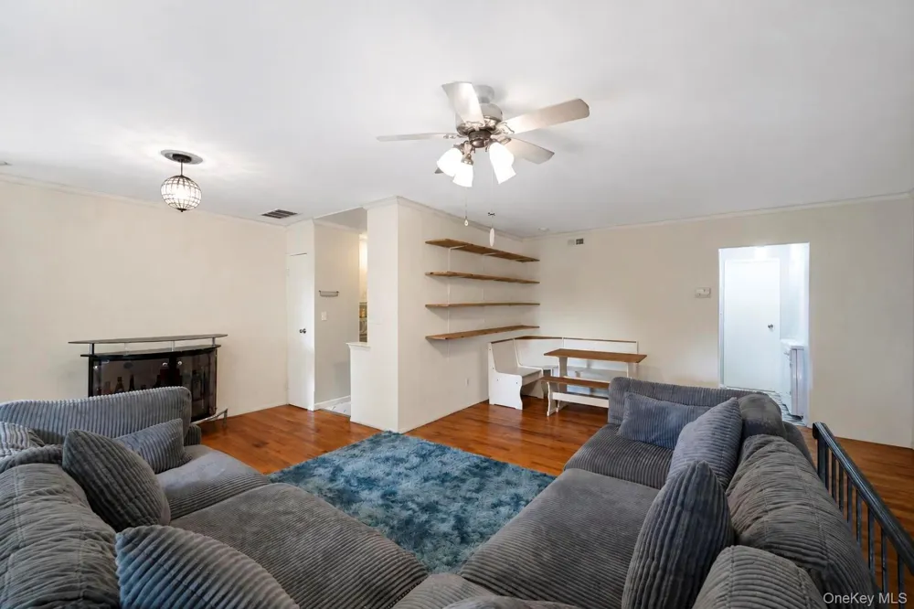 194 Artist Lake Drive #194 Middle Island, NY 11953