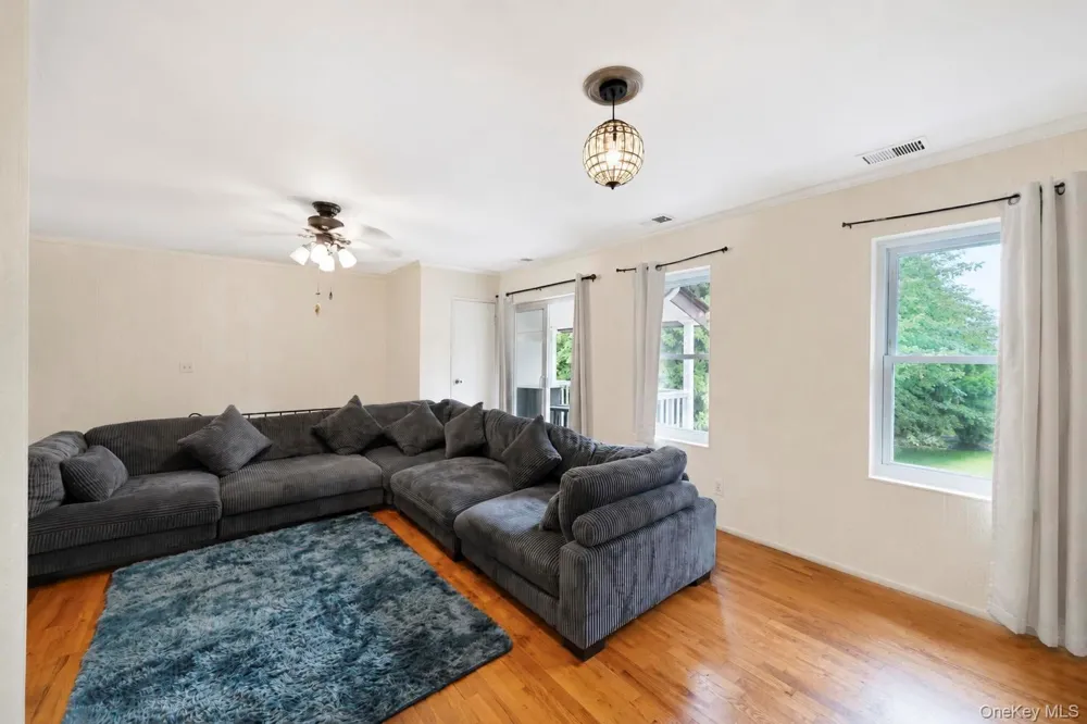 194 Artist Lake Drive #194 Middle Island, NY 11953