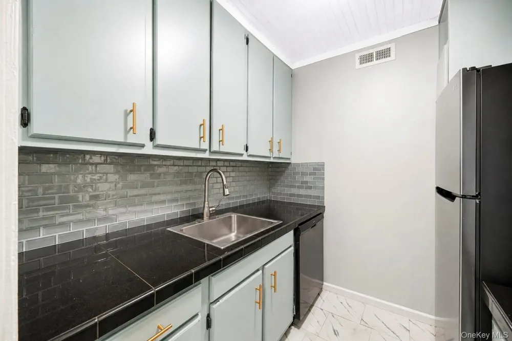 194 Artist Lake Drive #194 Middle Island, NY 11953