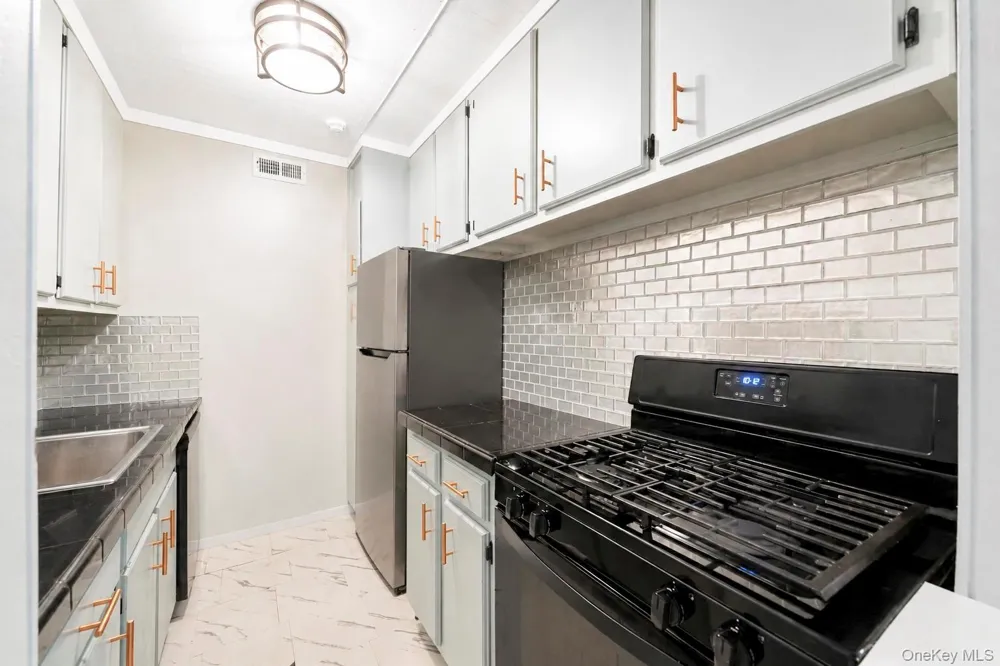 194 Artist Lake Drive #194 Middle Island, NY 11953