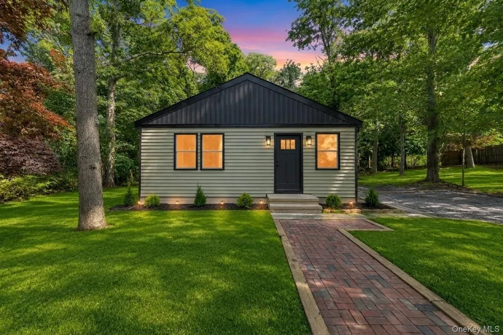 234 Lakeside Trail Ridge, NY 11961