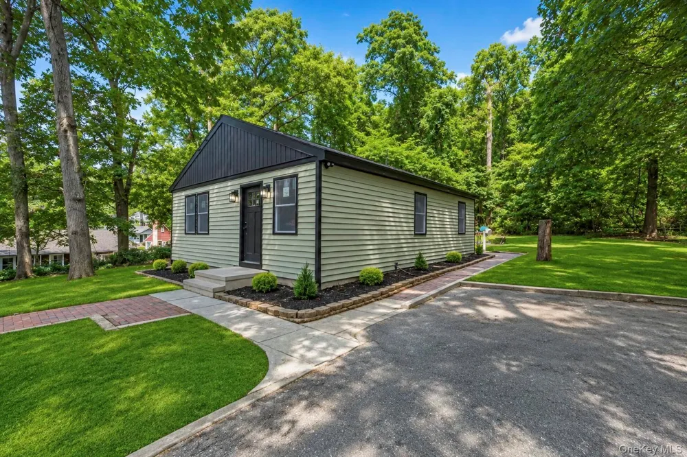 234 Lakeside Trail Ridge, NY 11961