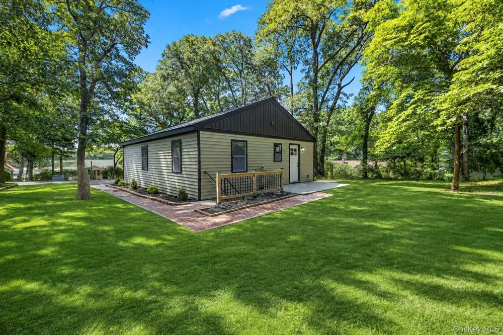 234 Lakeside Trail Ridge, NY 11961