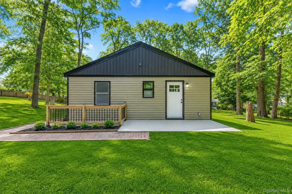 234 Lakeside Trail Ridge, NY 11961