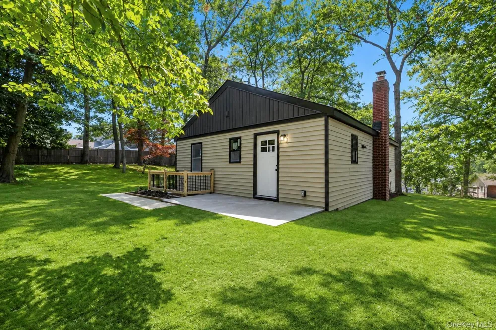234 Lakeside Trail Ridge, NY 11961