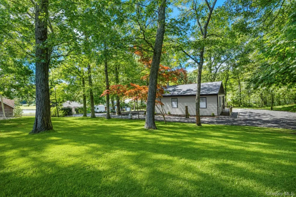 234 Lakeside Trail Ridge, NY 11961