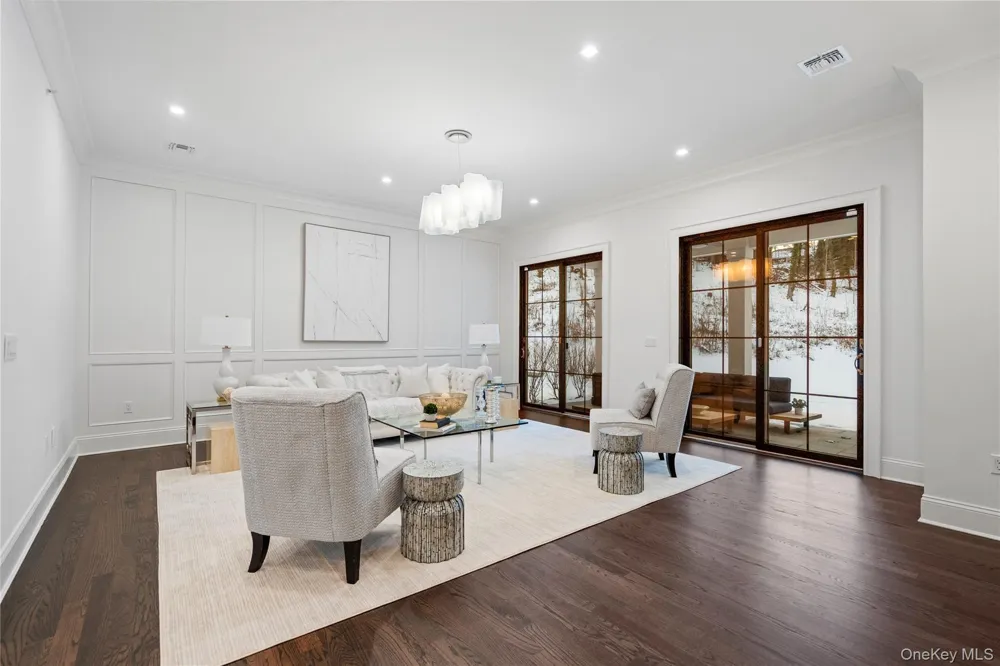 133 Spring Road #1 Huntington, NY 11743