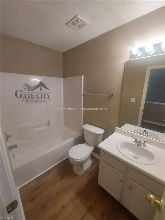 3983 Elizabeth Glen Way Jamestown, NC 27282