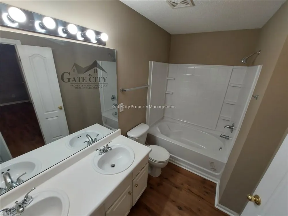3983 Elizabeth Glen Way Jamestown, NC 27282