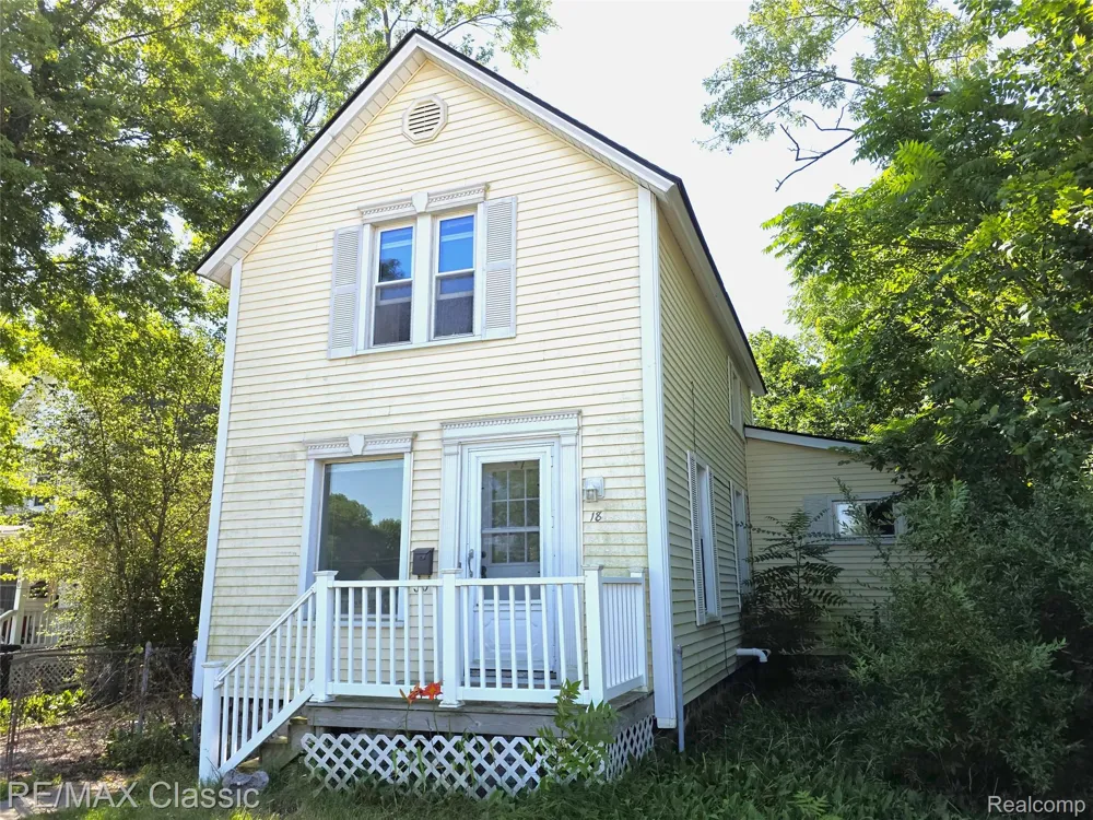 18 Stanton Street Oxford Village, MI 48371